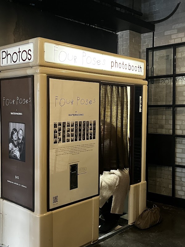 Four Poses Photobooth 1