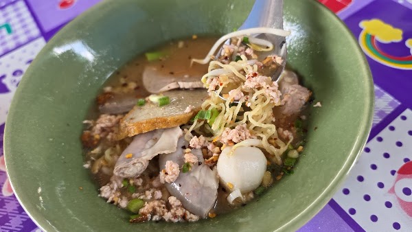 ก๋วยเตี๋ยวหมูต้มยำ ป้อม ธงเขียว aka Kuay Teow Tom Yum Bawm Tong Keow 5
