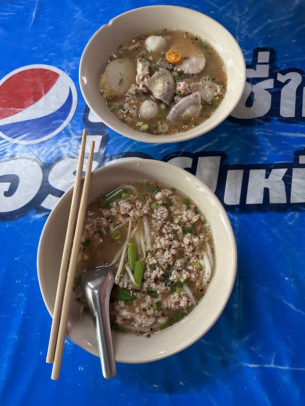 ก๋วยเตี๋ยวหมูต้มยำ ป้อม ธงเขียว aka Kuay Teow Tom Yum Bawm Tong Keow 2