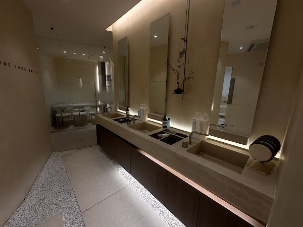 Val:U Skin clinic Myeongdong: English, Chinese, Japanese Support Cosmetic Dermatology Care 5