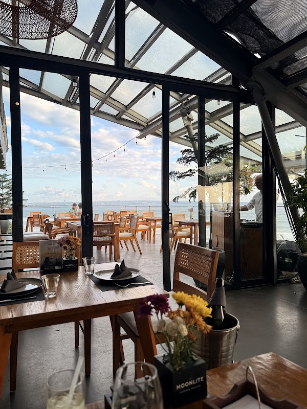 MOONLITE KITCHEN & BAR 5