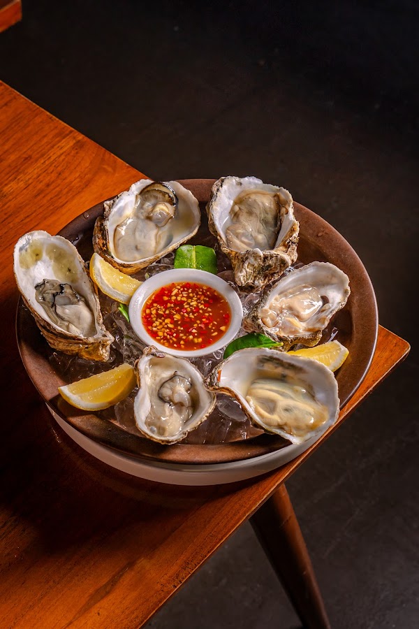 MOONLITE KITCHEN & BAR 4