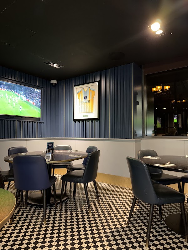 Frankie's Sports Bar 4