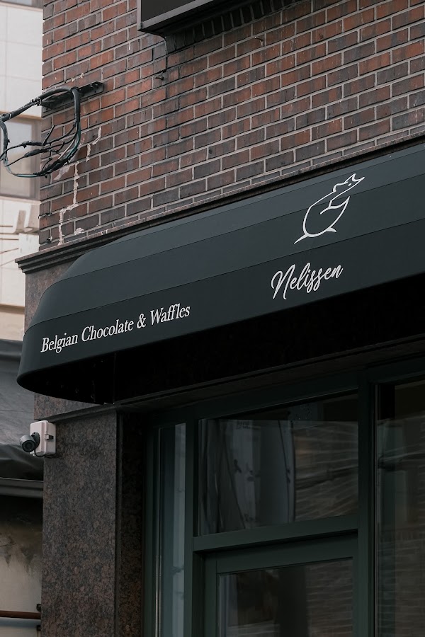 Nelissen 넬리슨 - Belgian Chocolate, Coffee & Waffles