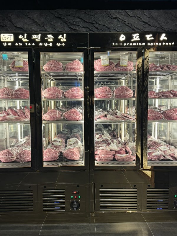 일편등심 명동점 | Myeongdong Beef Korean BBQ restaurant kbbq Beef | 焼き肉 焼肉 |一片里脊 明洞店 烤肉 1