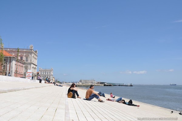 Avenida Ribeira das Naus 5