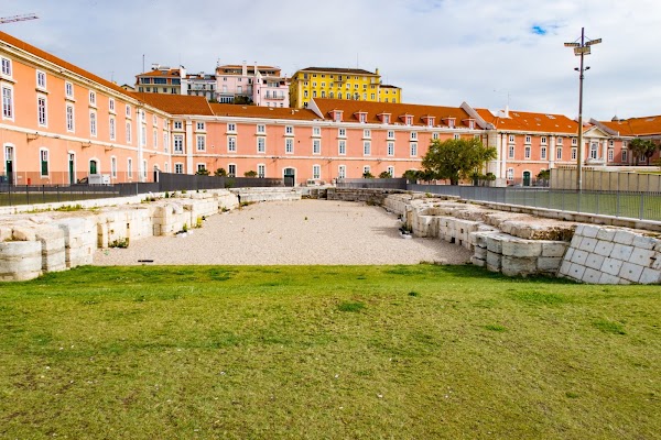 Avenida Ribeira das Naus 3