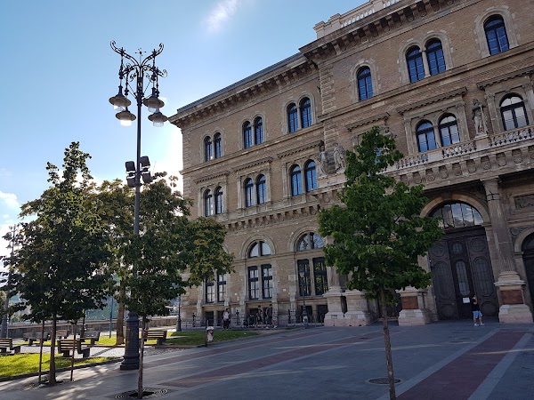 Fővám tér 3