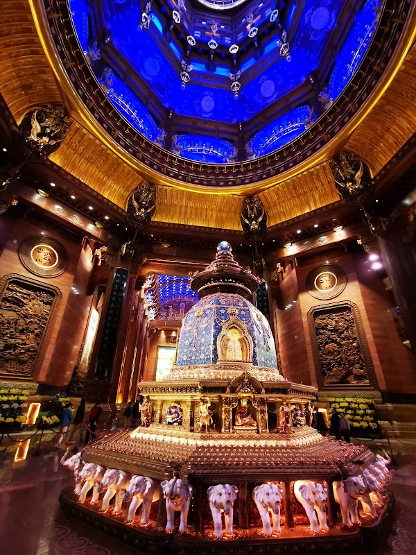 Grand Buddha at Ling Shan 4