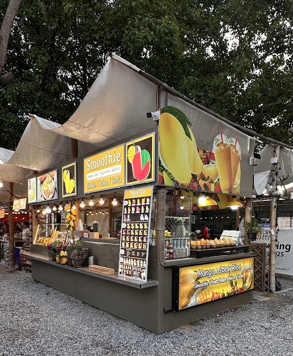 Mango Smoothie @ Lanna Square