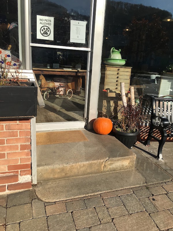 Castle Antiques & Cafe