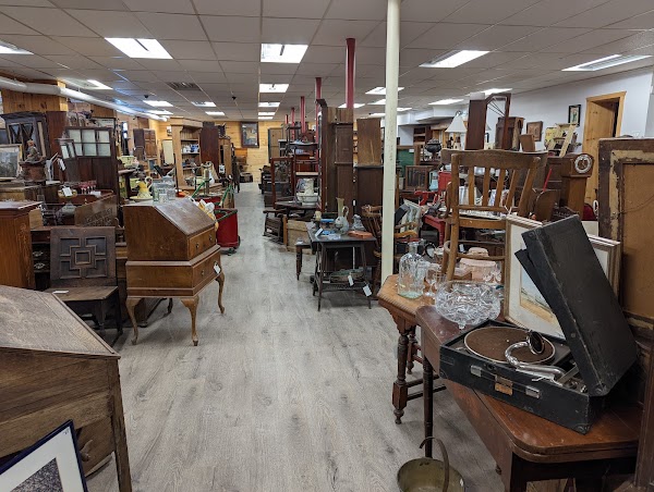 Castle Antiques & Cafe 4