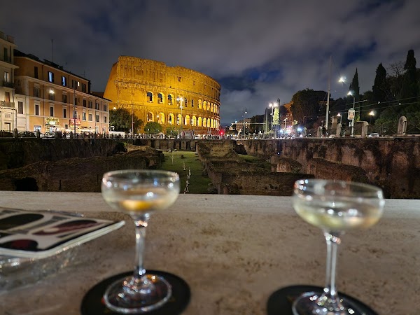 The Court Bar. Palazzo Manfredi 5