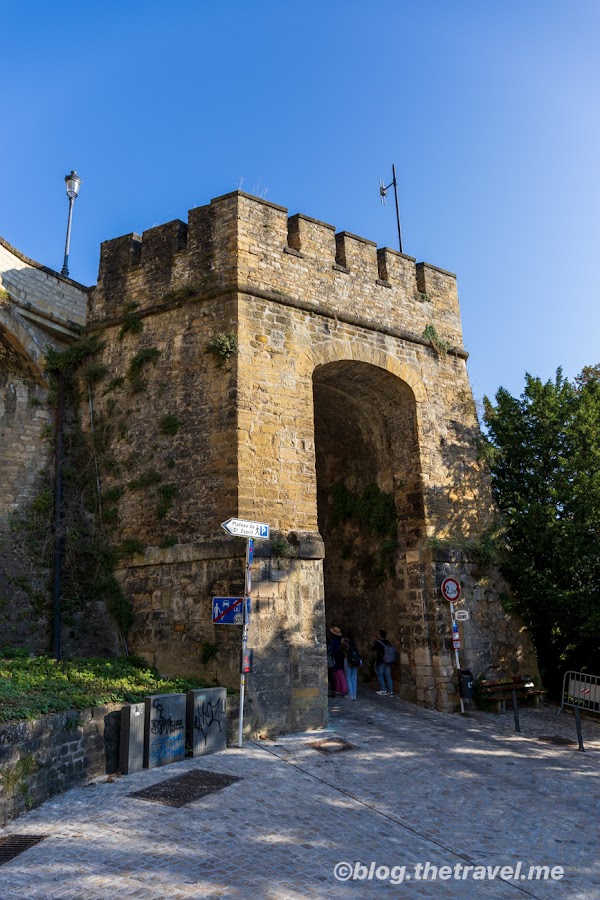 Spanish (Grund) Gate 1