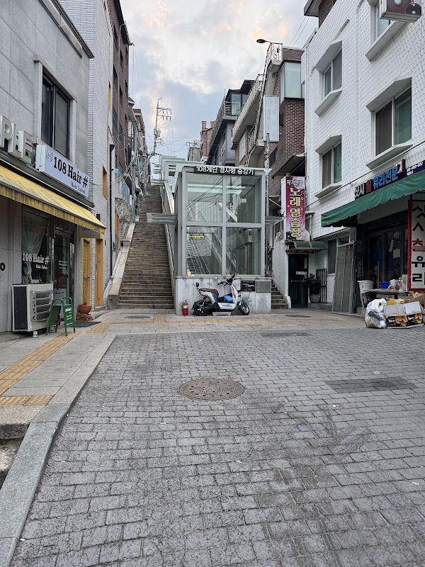 Haebangchon 108 Steps Funicular 5