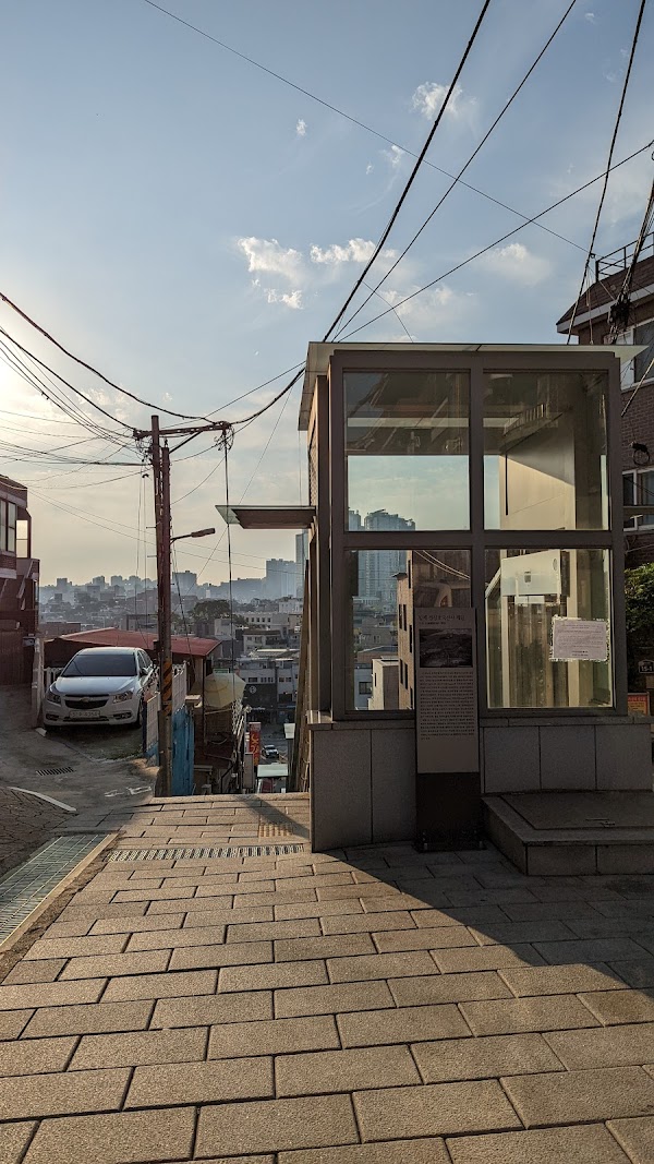 Haebangchon 108 Steps Funicular 3
