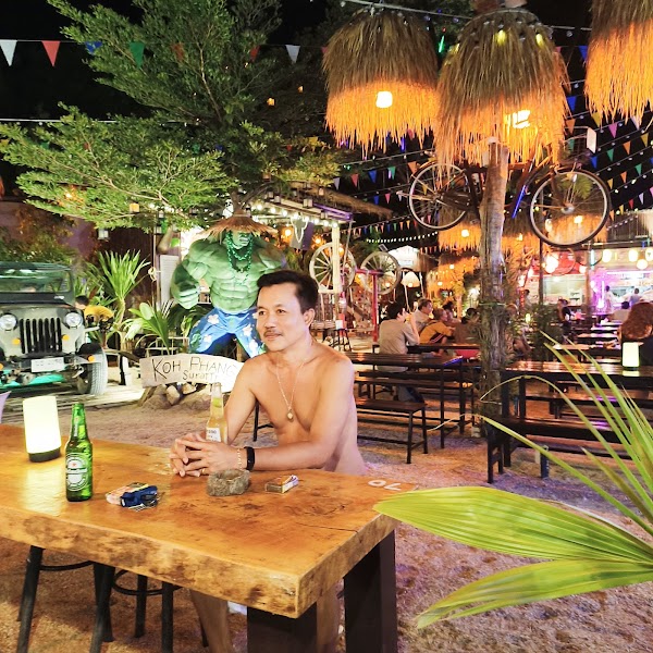 Night Market, Cafe 'Vintage 2
