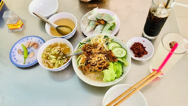 Huyen Anh Wet Cake - Grilled Meat Bun Dinner 5