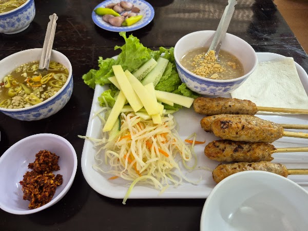 Huyen Anh Wet Cake - Grilled Meat Bun Dinner 4