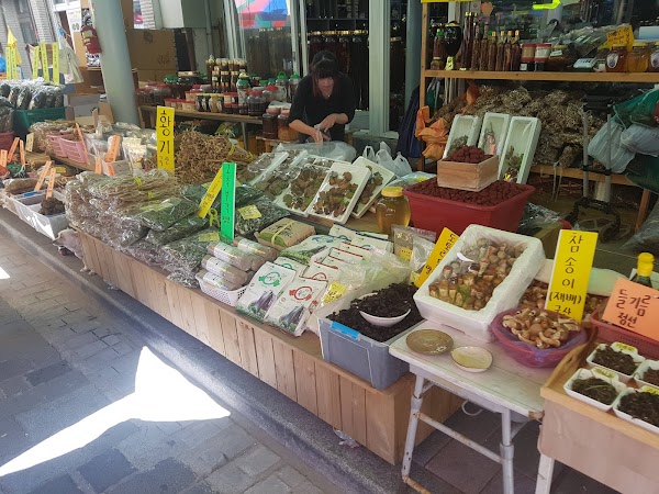 Paldalmun Traditional Market 5