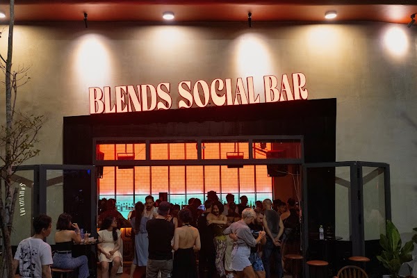 BLENDS SOCIAL BAR 4