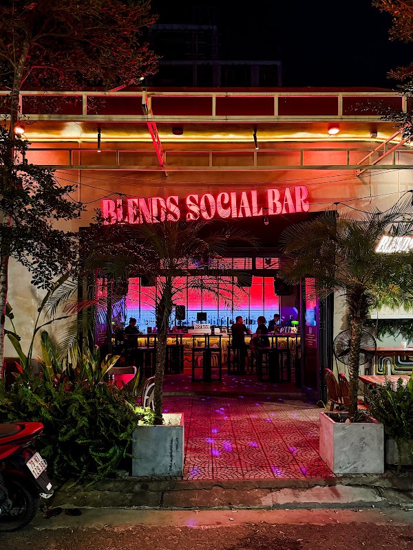 BLENDS SOCIAL BAR 3