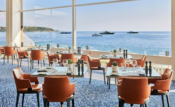 Lobby Lounge Restaurant & Bar