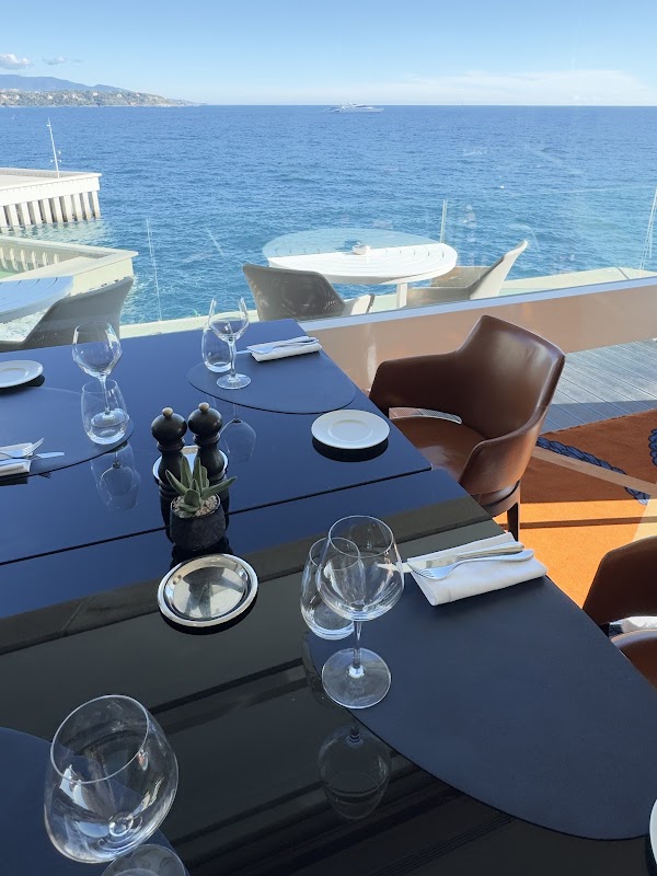 Lobby Lounge Restaurant & Bar 3