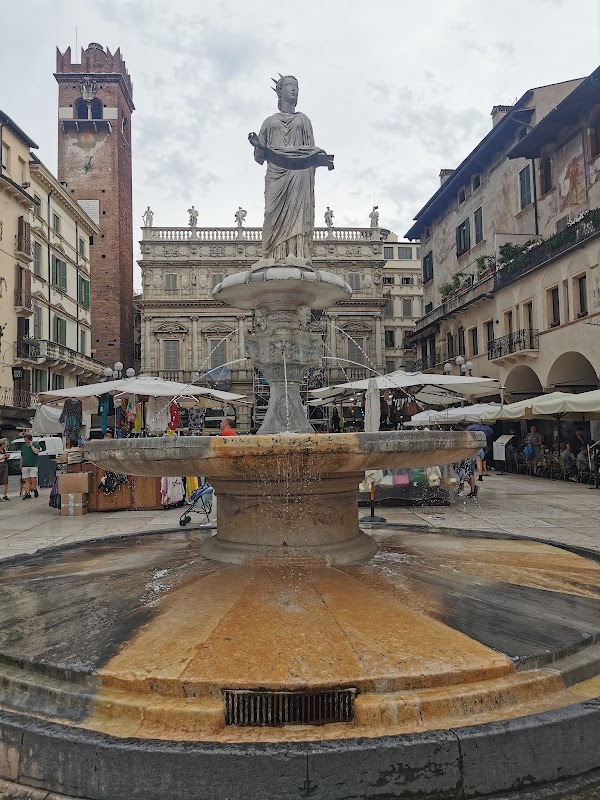 Piazza Erbe 4