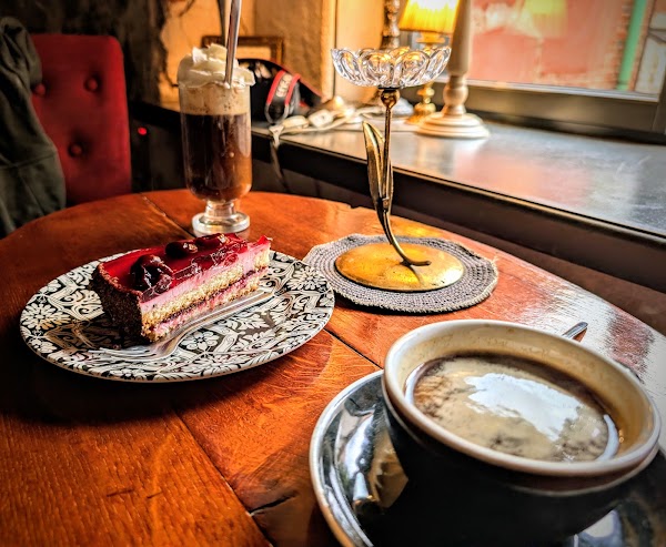 Parunāsim kafe'teeka coffee bar 3