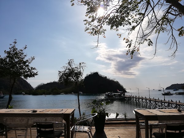 Pantai Waecicu 2
