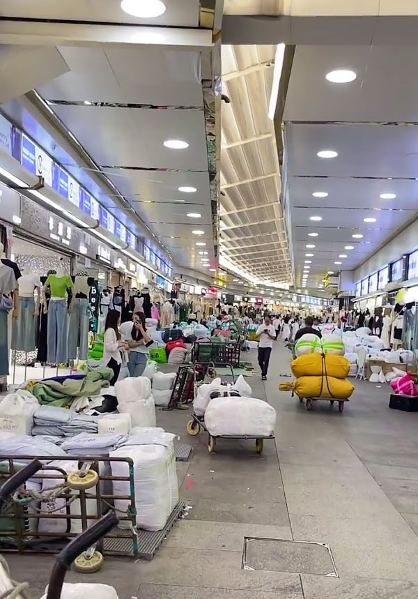 Shahe clothing wholesale market in the third breakout 4