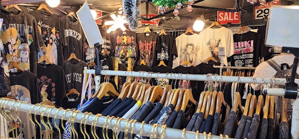 Banthat thong road NIGHT MARKET 2