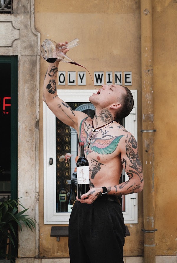 Holy Wine 🍾 4