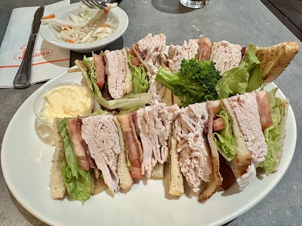 Junior's Restaurant & Bakery 3