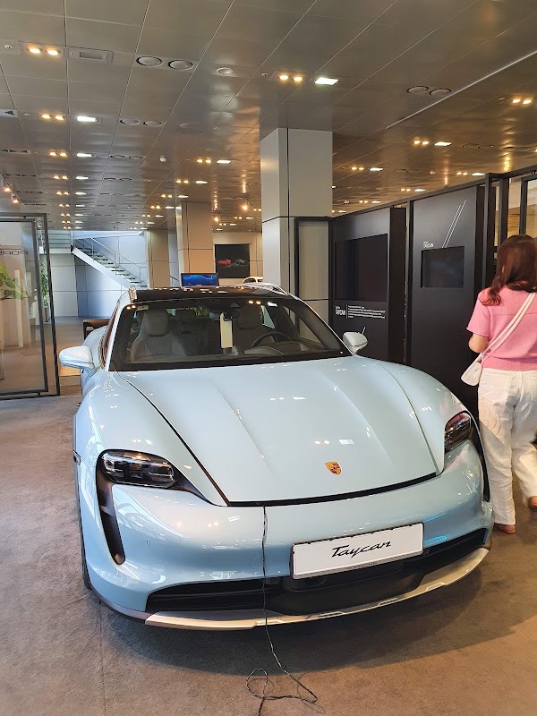 Porsche Centre Seocho 3