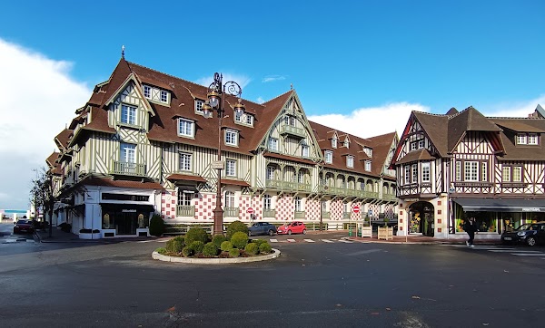 Place Yves Saint-Laurent