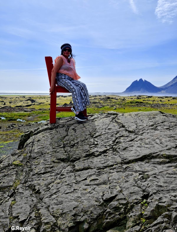 Red chair 2