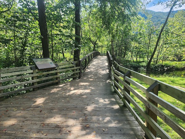 Sandstone Falls Trailhead 5