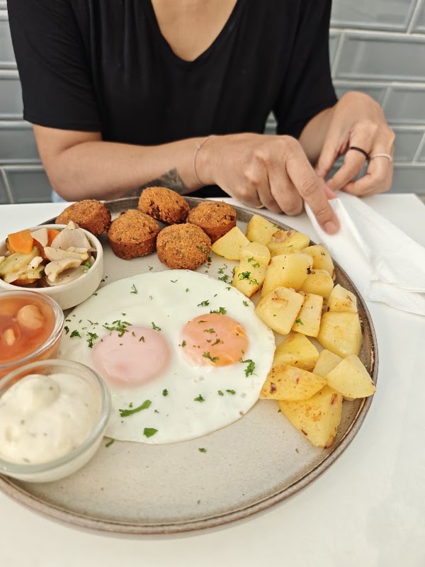 PakChee Café •Breakfast & Brunch• 4