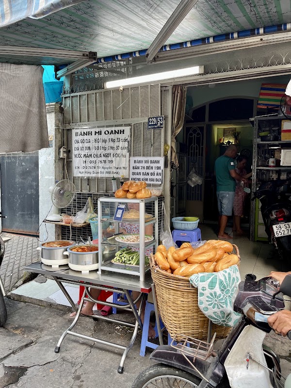 Bánh Mì Oanh