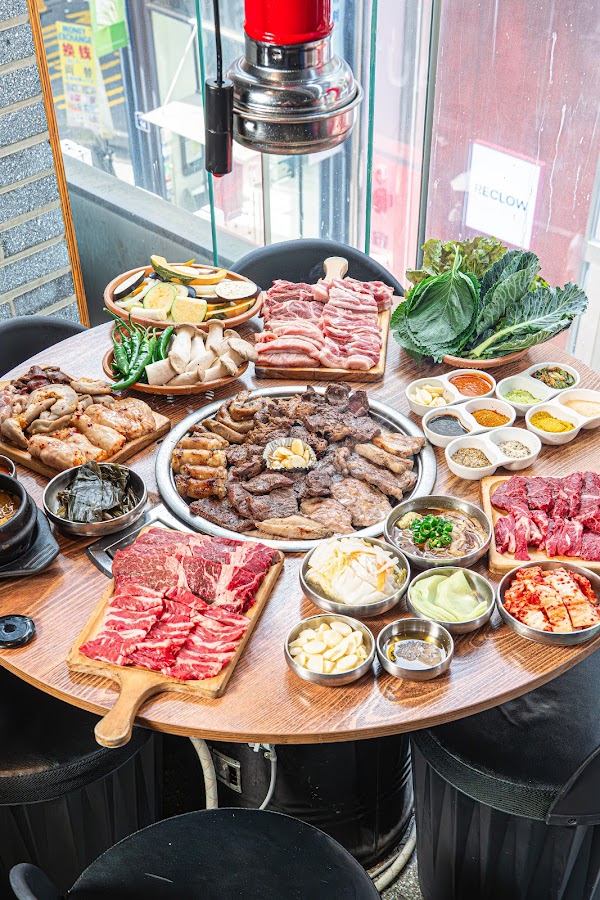 Mongvely 2 Myeongdong Korean BBQ restaurant kbbq Beef All You Can Eat | 焼き肉 焼肉 | 烤肉 l 무한리필 몽블리 명동2호점 6