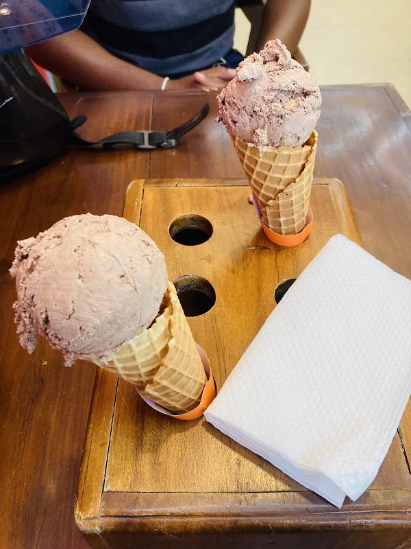 Amore Ice-Cream Shop 3