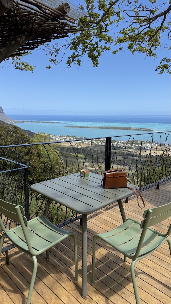 Le Chamarel Restaurant 5
