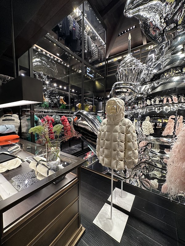 Moncler Paris Faubourg 4