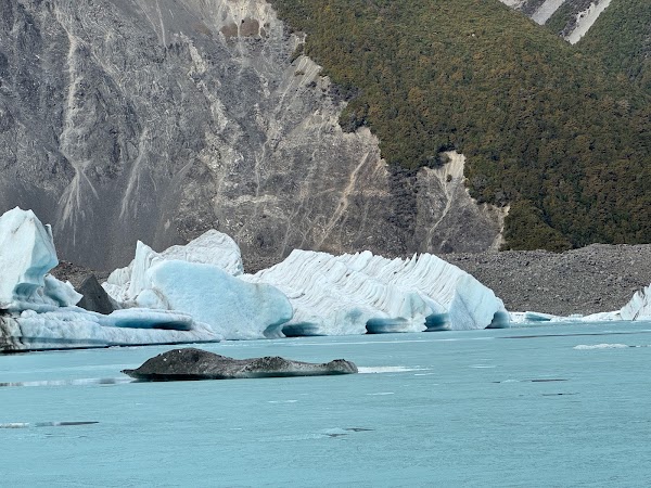 Tasman Glacier View near the lake 3