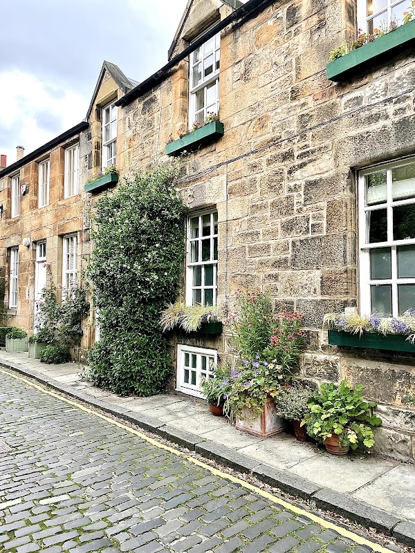 Circus Lane 4