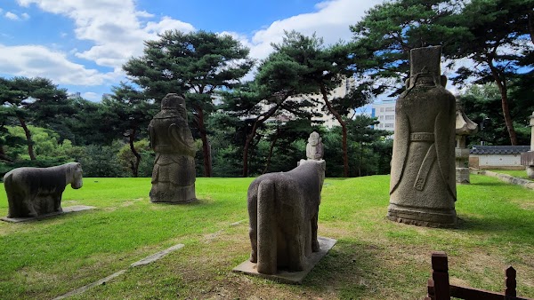 Tomb of Queen Jeonghyeon 5
