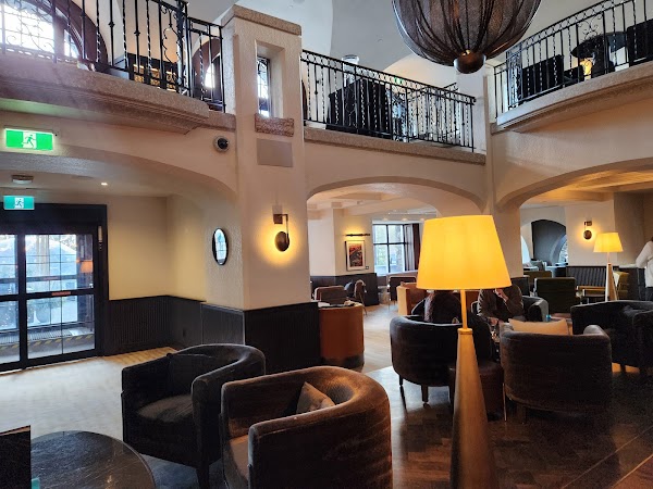 Rundle Bar at Fairmont Banff Springs 5