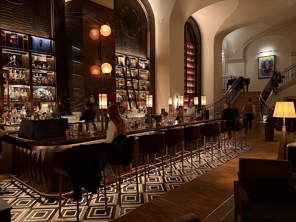 Rundle Bar at Fairmont Banff Springs 4